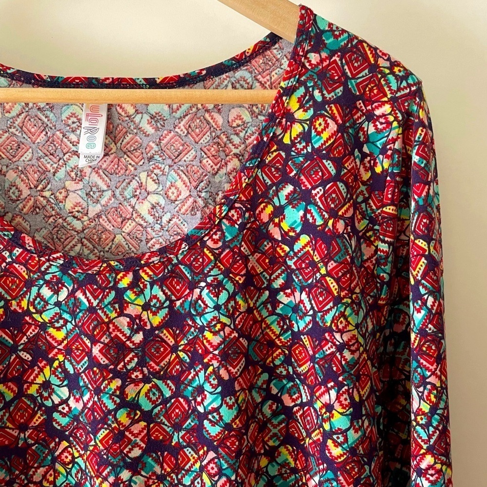 LuLaRoe Lynnae Long Sleeve Top with Colorful Print Size 2XL